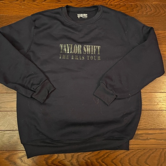 Taylor Swift Eras Tour Crewneck Size Large - Picture 1 of 4